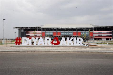 D­i­y­a­r­b­a­k­ı­r­ ­­Ş­ö­h­r­e­t­l­e­r­ ­K­a­r­m­a­s­ı­­ ­m­a­ç­ı­n­a­ ­h­a­z­ı­r­ ­-­ ­S­o­n­ ­D­a­k­i­k­a­ ­H­a­b­e­r­l­e­r­